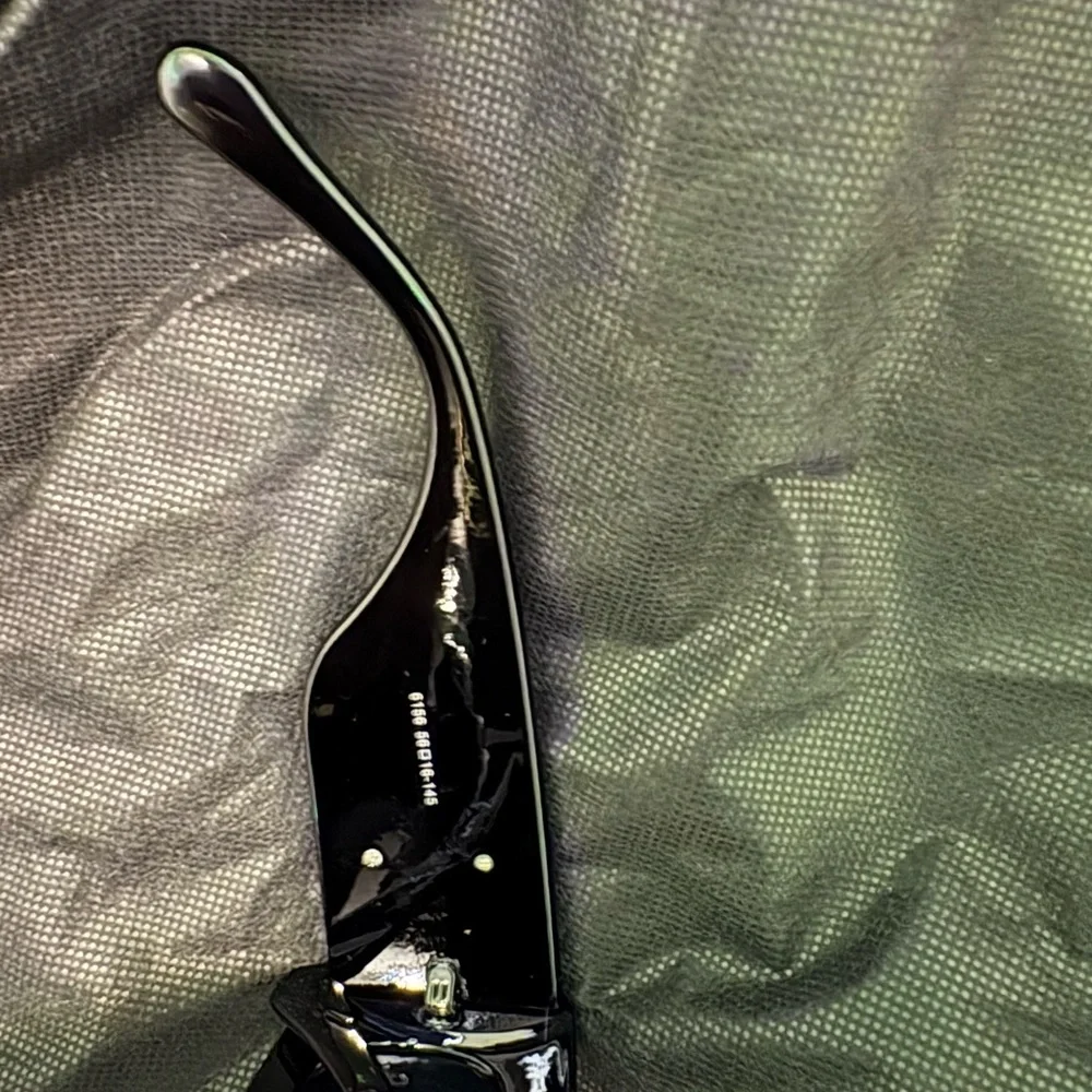 Gucci Black Glasses with Sleek Design